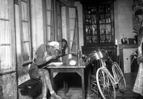 Robert Jacquinot stops for a meal in a tavern in 1922