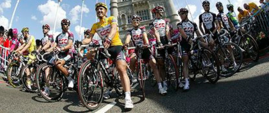 Swiss cycling legend Fabian Cancellara posing in yellow jersey surrounded by his CSC teammates in London after winning the first stage of Tour de France 2007