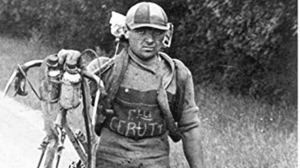 The famlus grumpy cyclist Giusto Cerrutti during Tour de France 1928