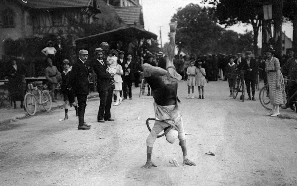 Julian Deloffre presenting his talent after a Tour de France stage